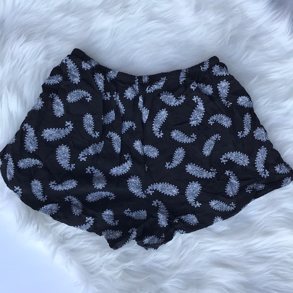 Brandy Melville Paisley Drawstring Shorts - Picture 4 of 8